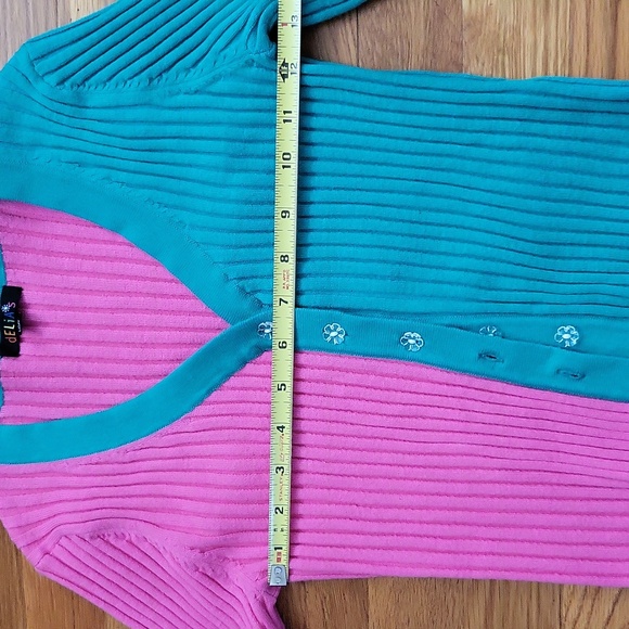 Dollskill Delia*s Two Toned Ribbed Sweater XS Flower Buttons Great condition - Picture 15 of 16